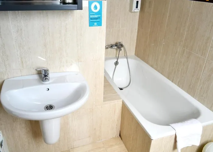 Alda Estacion Отель *